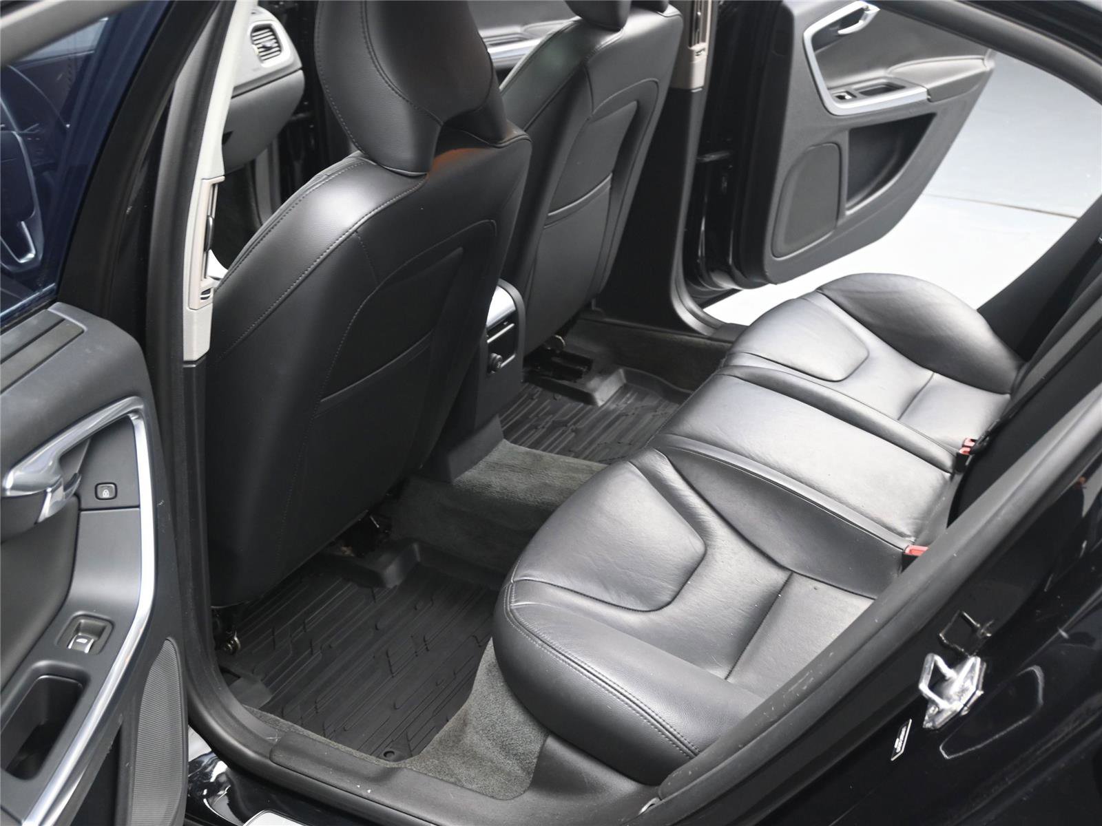 Used 2018 Volvo S60 T5 Inscription image 6