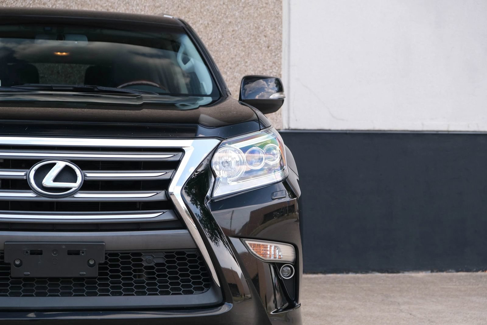 Used 2017 Lexus GX 460 Premium w/ Premium Package AWD/4WD image 3