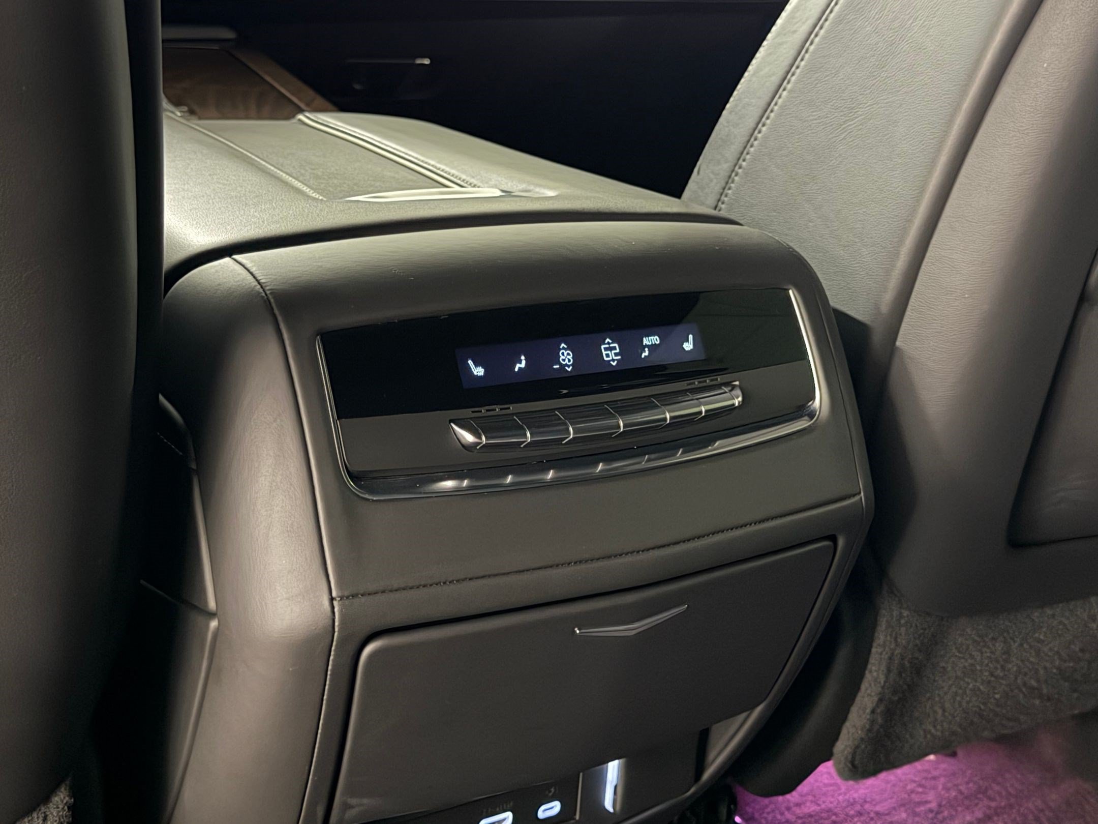 Used 2023 Cadillac Escalade Sport Platinum w/ Heavy-Duty Trailer Package AWD/4WD image 46