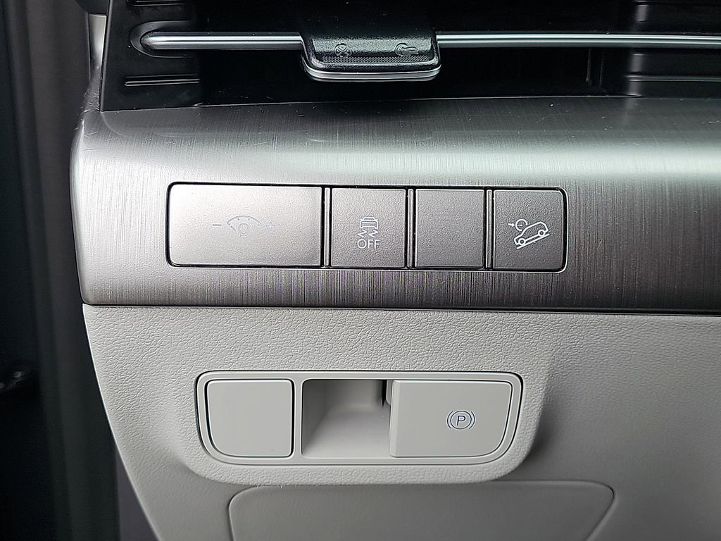 Used 2025 Hyundai Kona SEL image 24