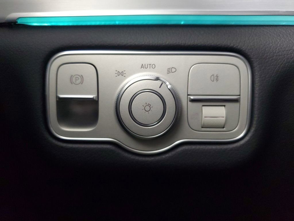 Used 2025 Mercedes-Benz GLS 450 4MATIC image 36