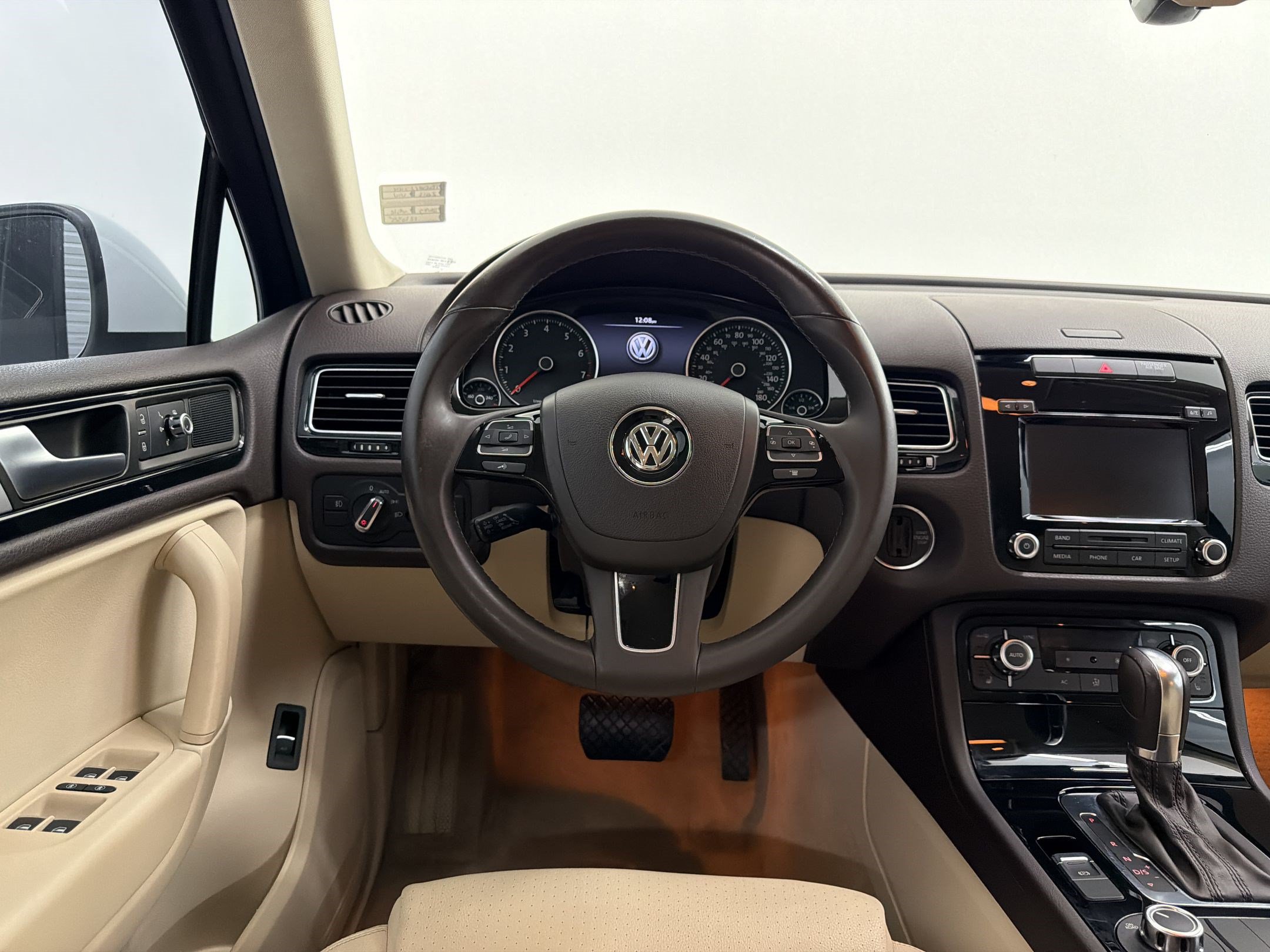 Used 2013 Volkswagen Touareg Sport AWD/4WD image 26