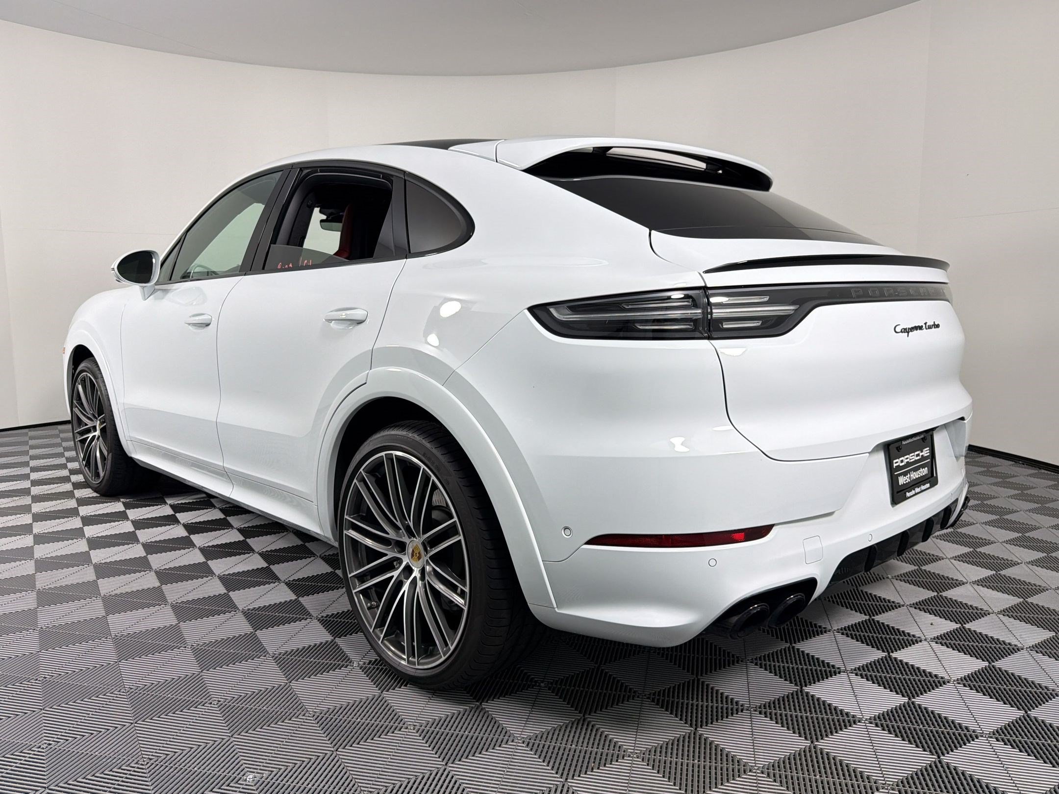 Certified 2023 Porsche Cayenne Turbo AWD/4WD image 3