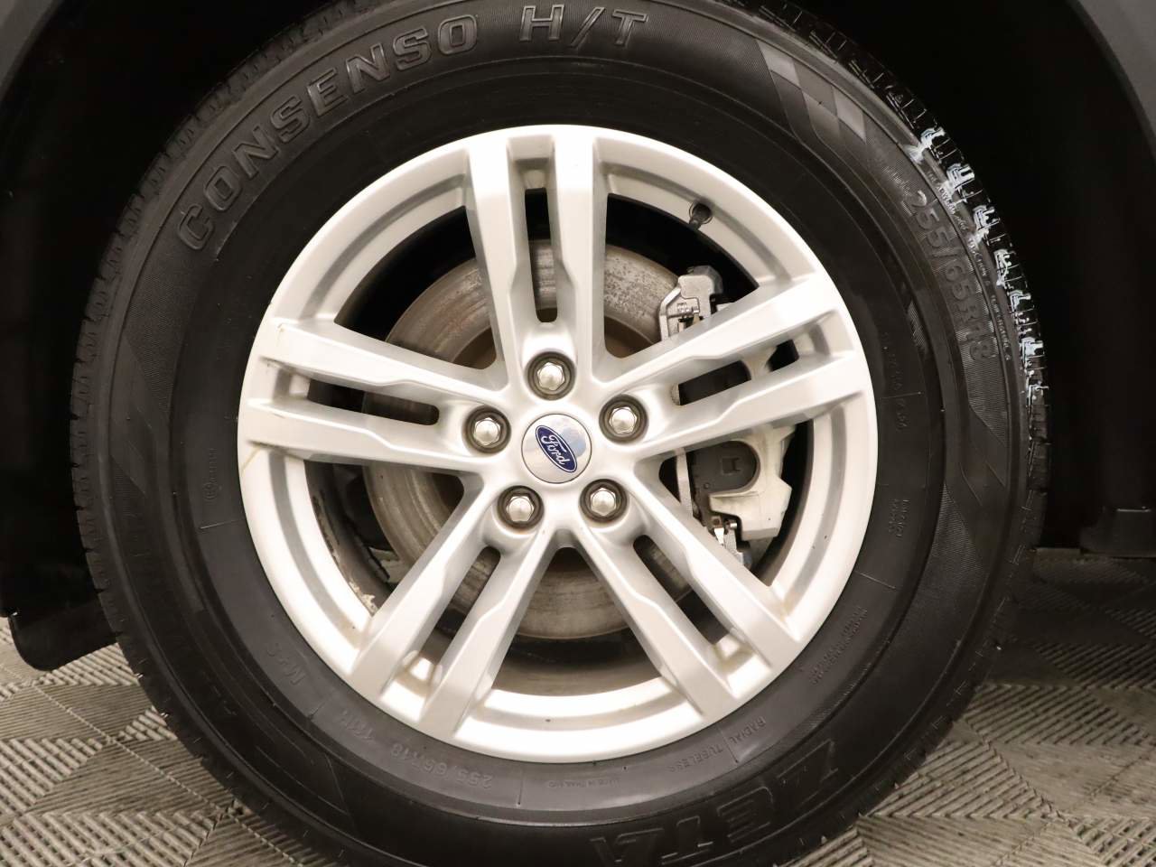 Used 2023 Ford Explorer XLT w/ Equipment Group 202A image 6