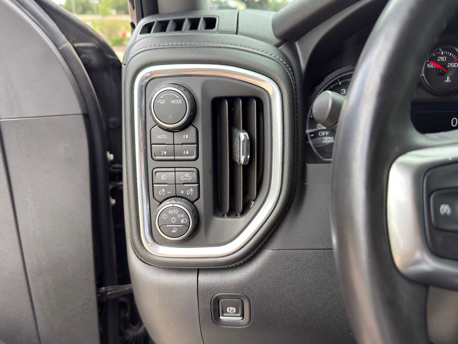 Used 2020 Chevrolet Silverado 1500 LT Trail Boss AWD/4WD image 17