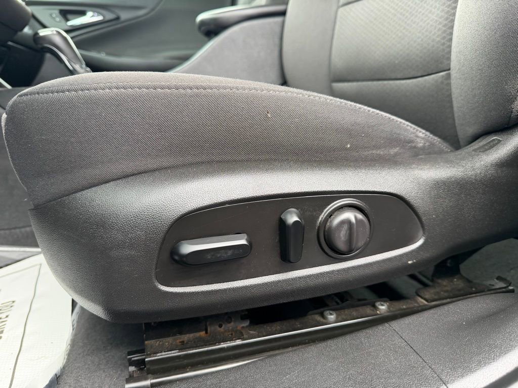 Used 2019 Chevrolet Malibu LT image 13