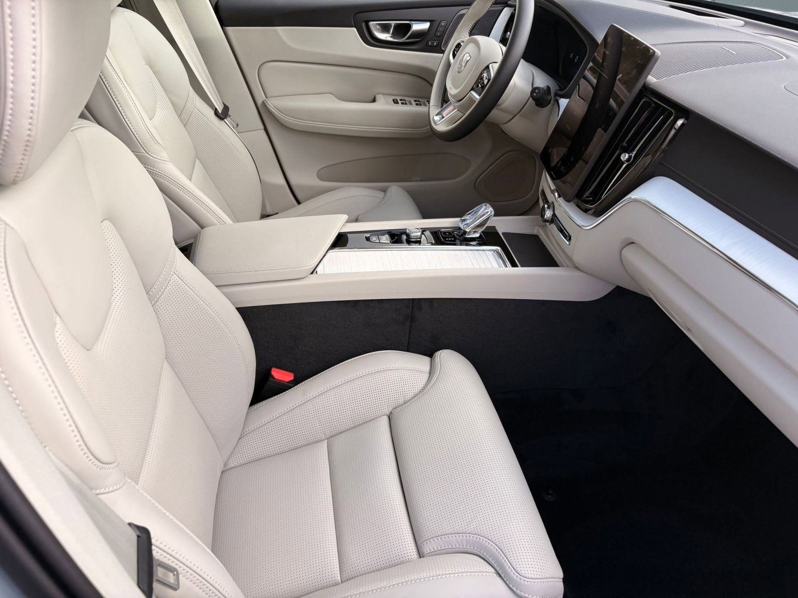 New 2026 Volvo XC60 B5 Ultra w/ Climate Package image 26