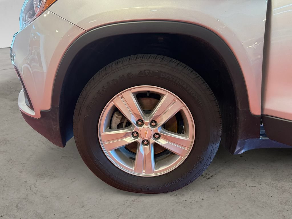Used 2022 Chevrolet Trax LT w/ Driver Confidence Package AWD/4WD image 14