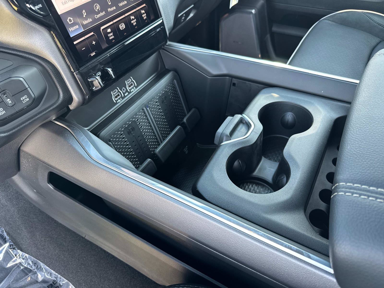 New 2026 RAM 2500 Laramie AWD/4WD image 27