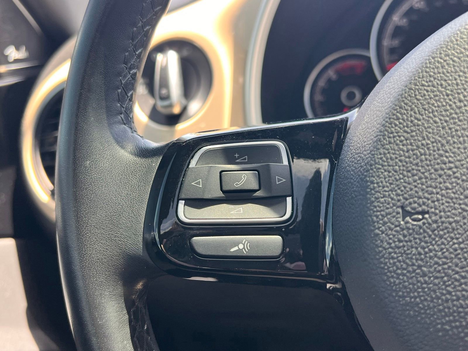 Used 2019 Volkswagen Beetle 2.0T Final Edition SEL FWD image 20