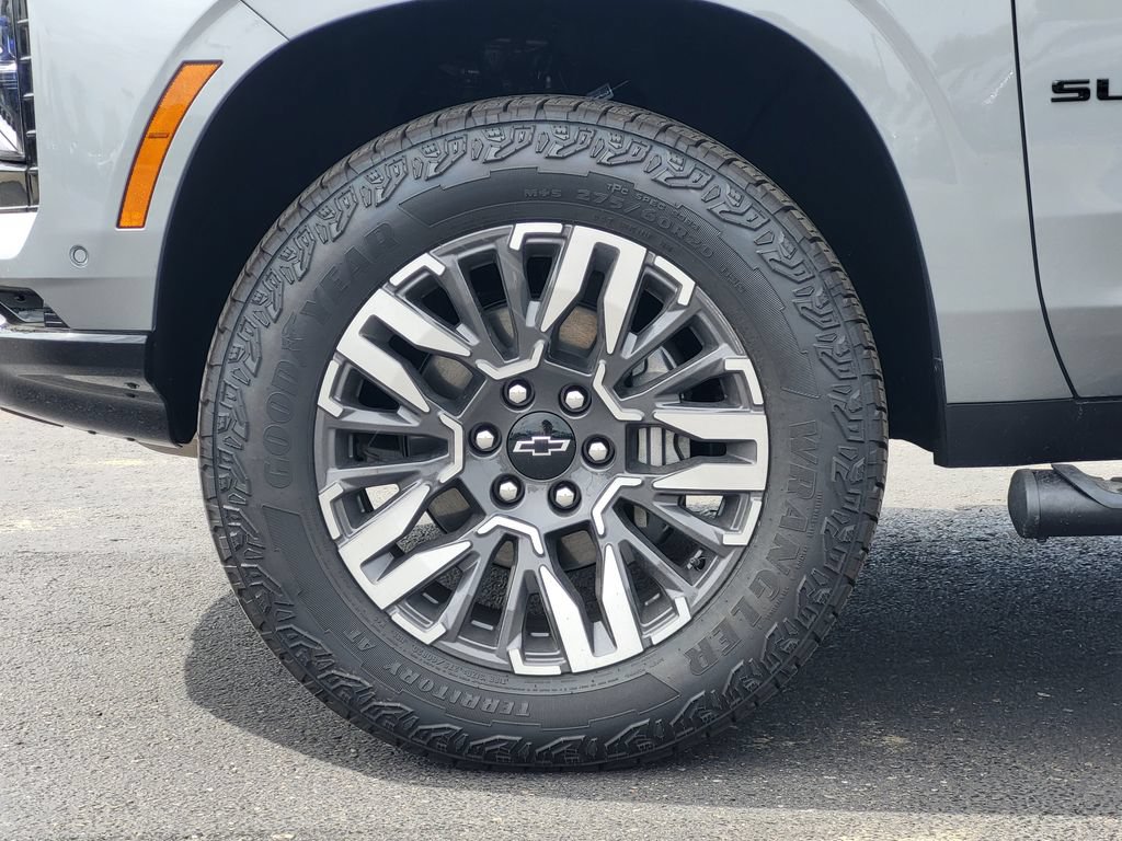 New 2026 Chevrolet Suburban Z71 w/ Comfort Package AWD/4WD image 4