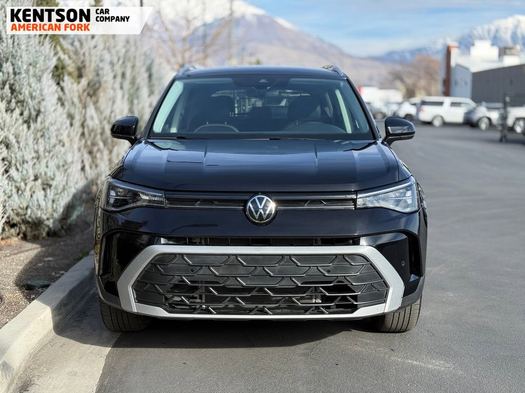 Used 2025 Volkswagen Taos SE image 2
