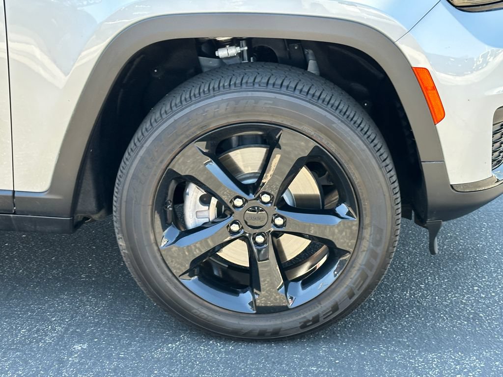 Certified 2025 Jeep Grand Cherokee L Altitude AWD/4WD image 14