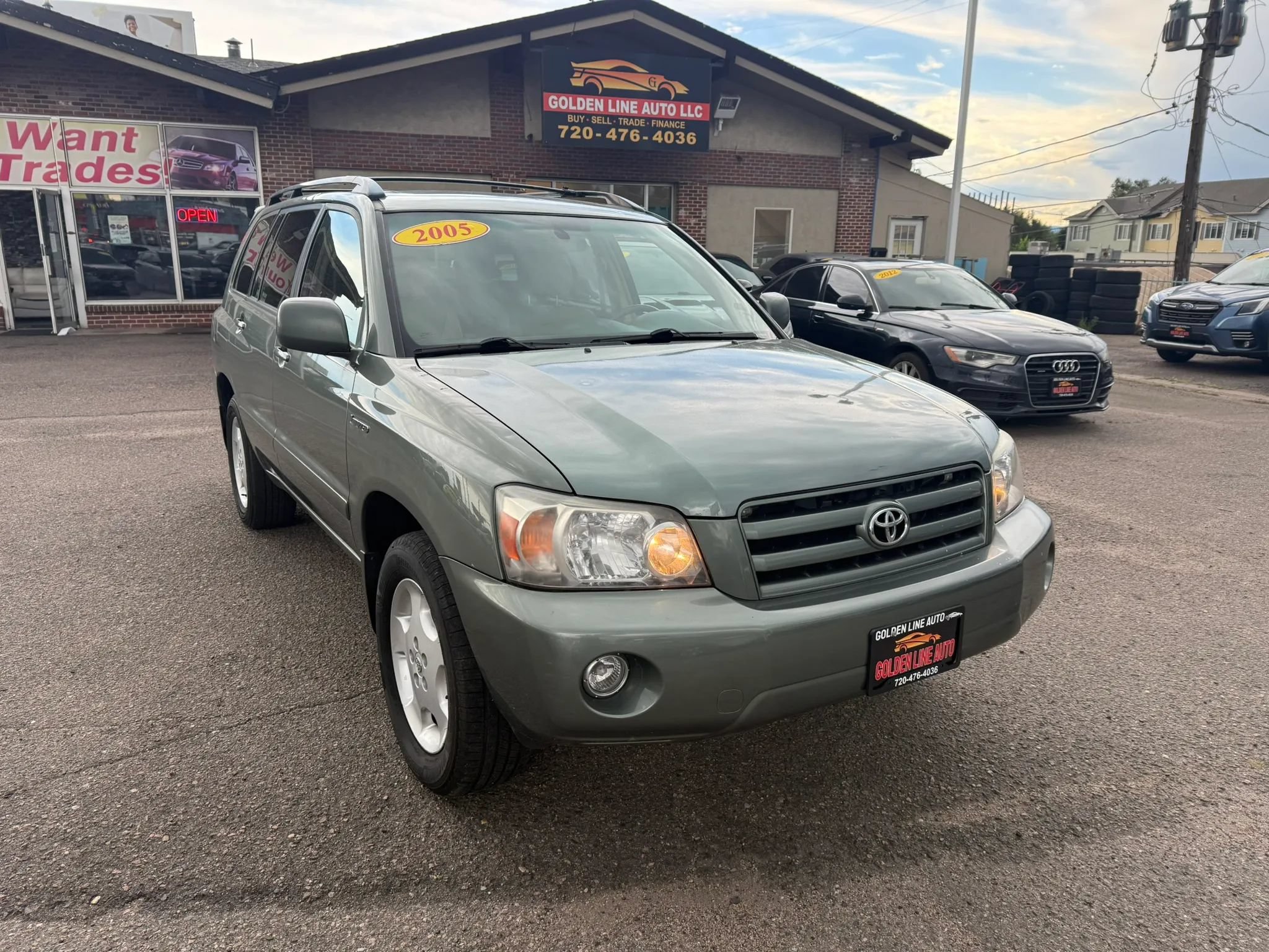 Used 2005 Toyota Highlander Limited w/ Leather Trim Pkg AWD/4WD image 2