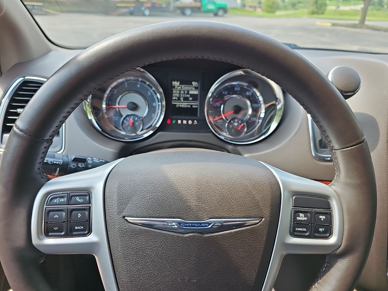 Used 2016 Chrysler Town & Country Touring-L w/ Driver Convenience Group FWD image 25