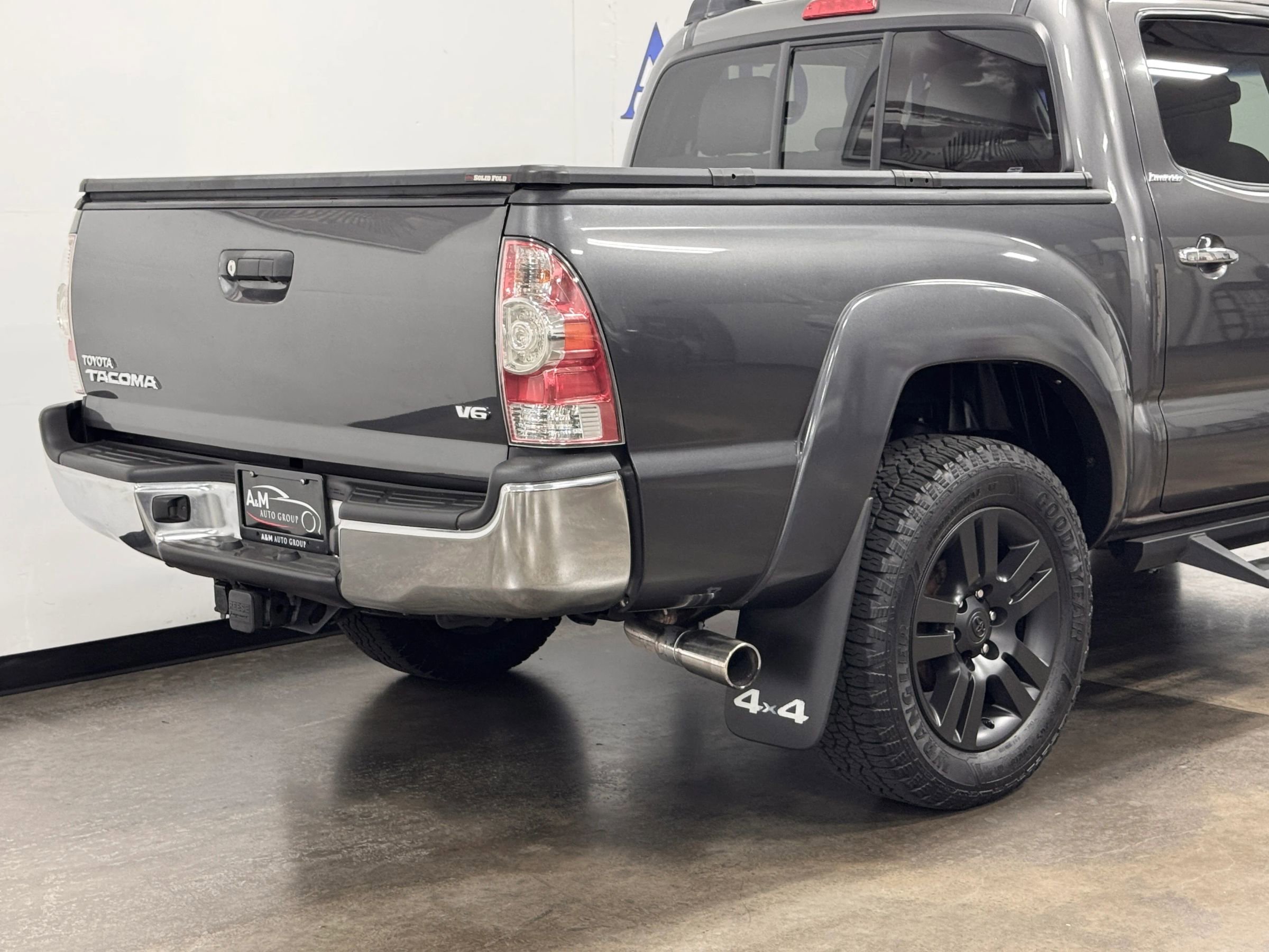 Used 2015 Toyota Tacoma 4x4 Double Cab w/ Limited Package image 6