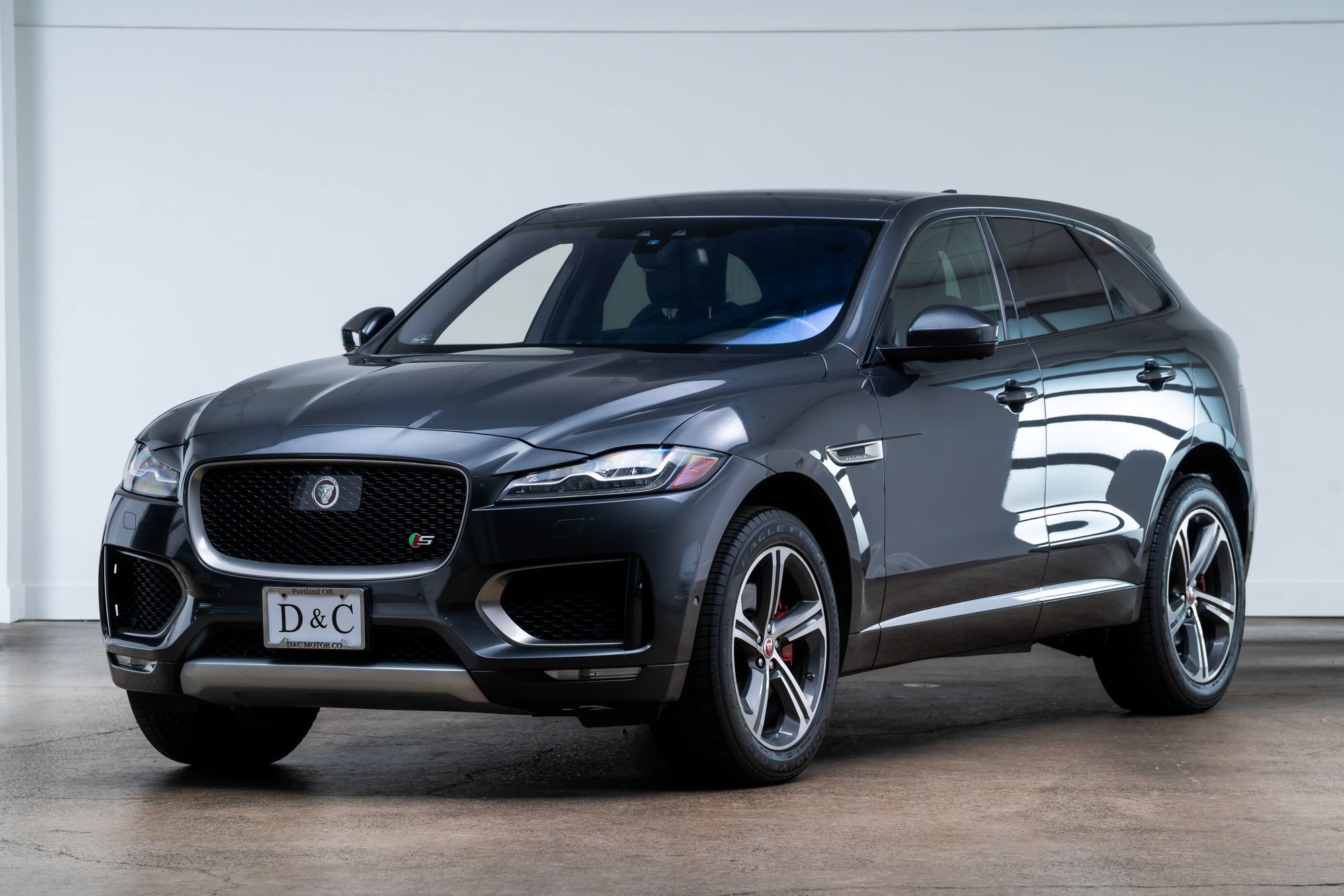 Used 2018 Jaguar F-PACE S AWD/4WD image 3