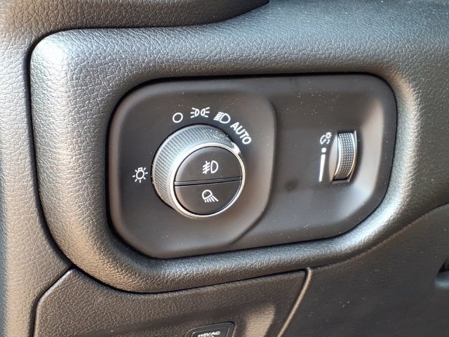 New 2026 RAM 1500 Express AWD/4WD image 19