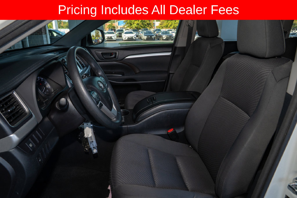 Used 2017 Toyota Highlander LE FWD image 10