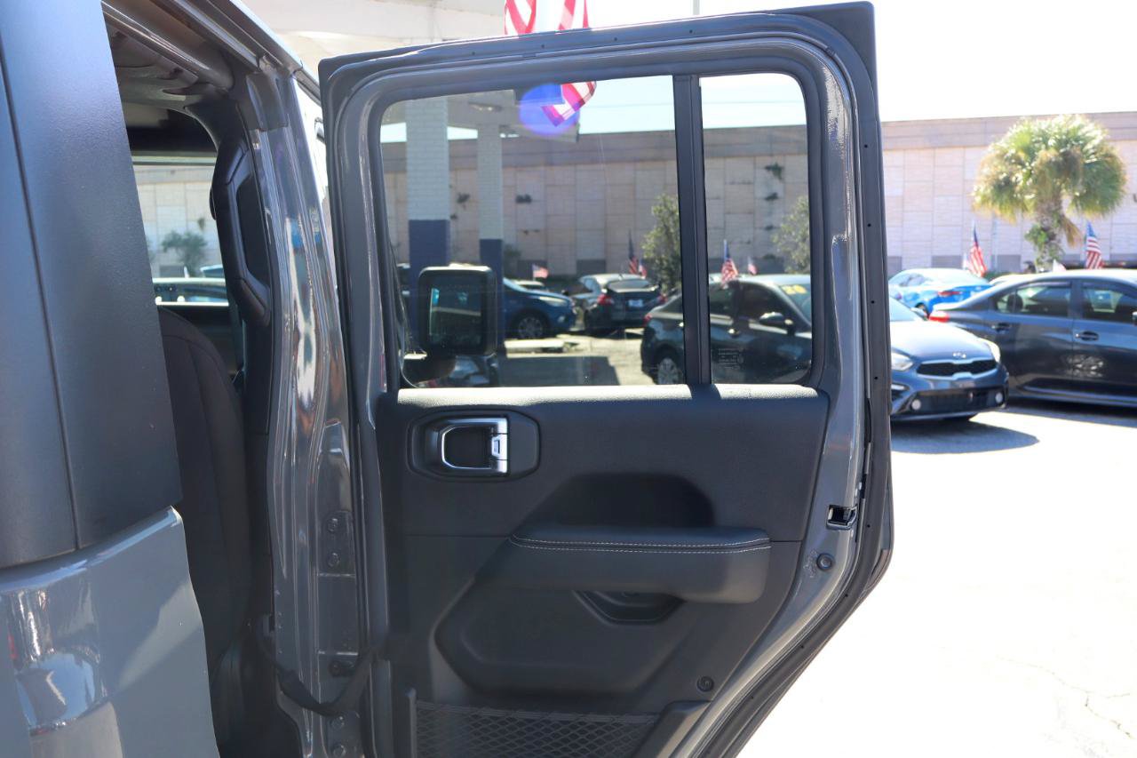 Used 2021 Jeep Gladiator Overland w/ Trailer Tow Package AWD/4WD image 19