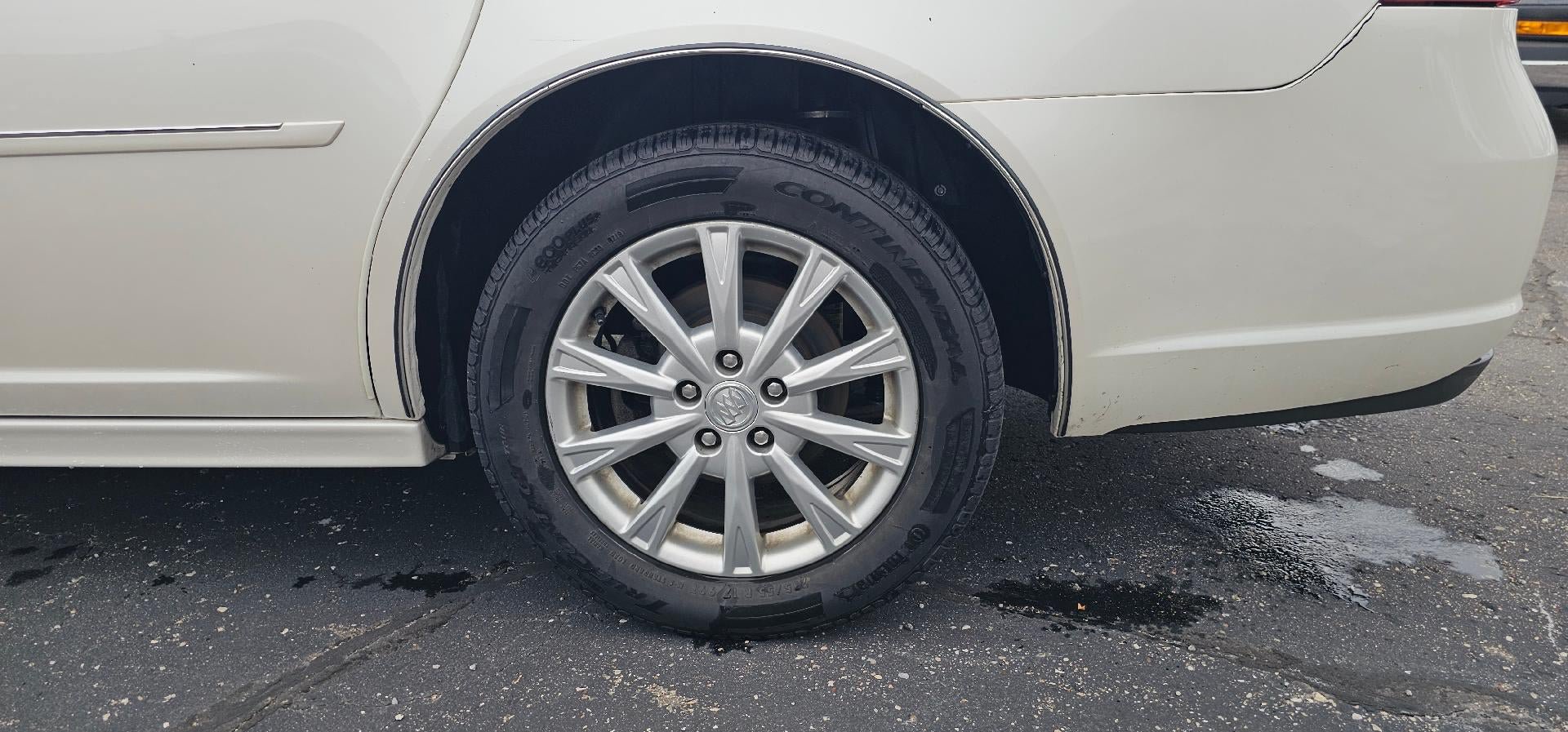 Certified 2011 Buick Lucerne CX FWD image 5