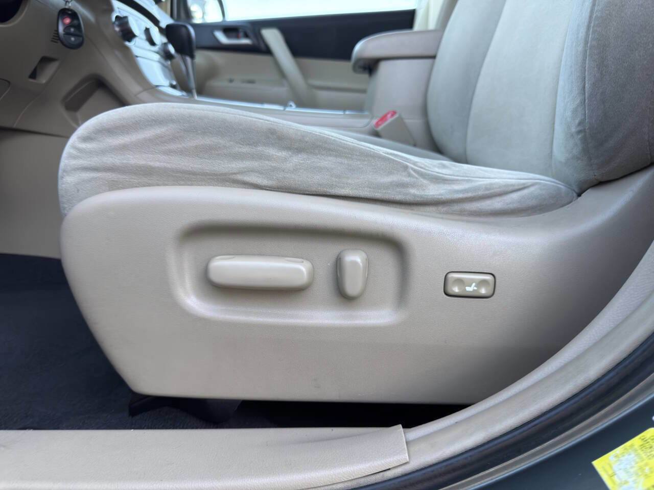 Used 2012 Toyota Highlander 4WD w/ Tech Pkg image 21