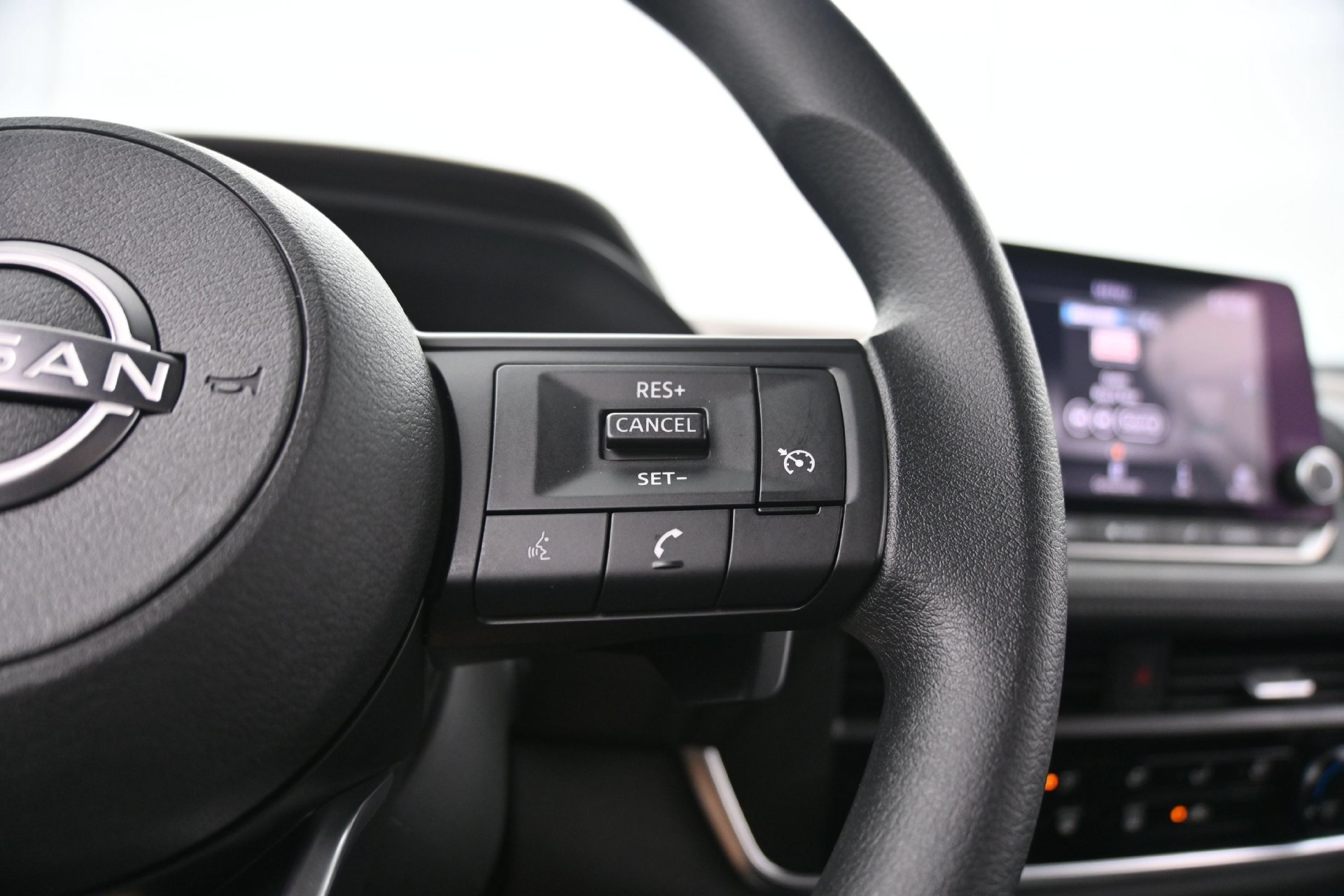 Used 2023 Nissan Rogue S AWD/4WD image 22