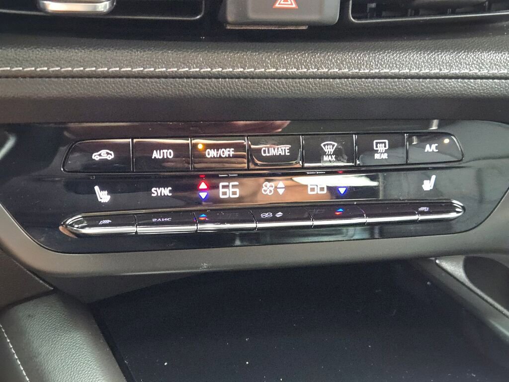 Used 2023 Buick Envision Essence image 27