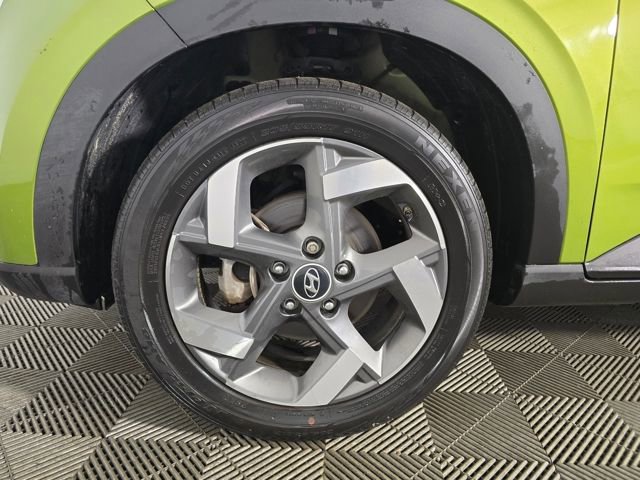 Used 2023 Hyundai Venue SEL image 19