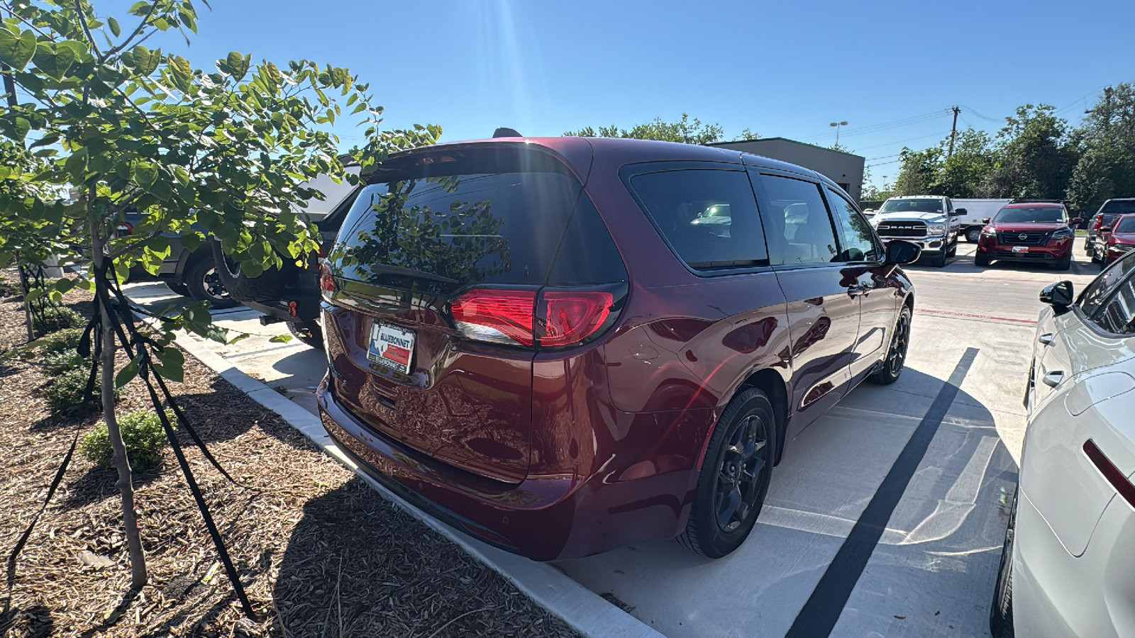 Certified 2020 Chrysler Pacifica Touring w/ S Appearance Package FWD image 4