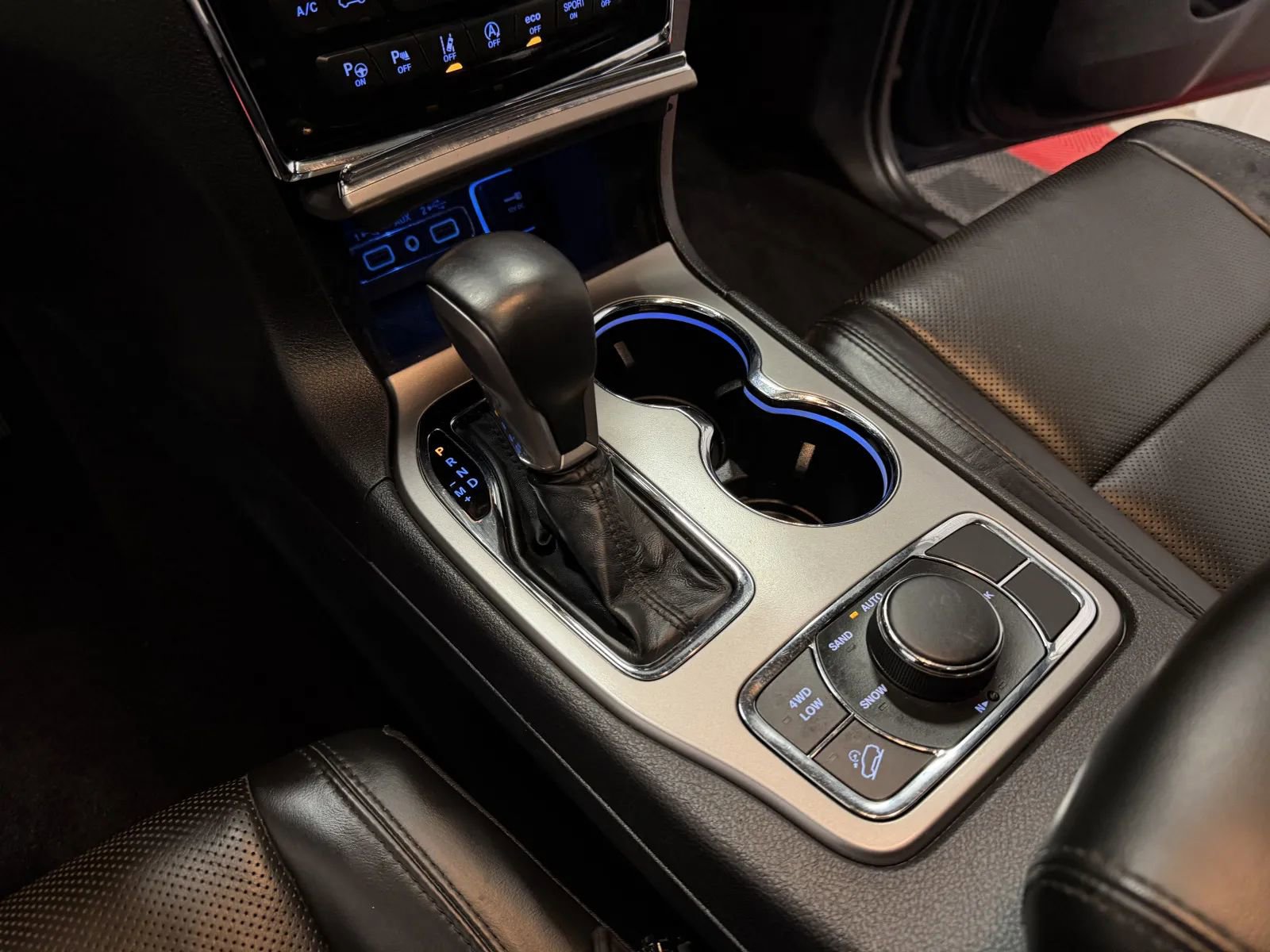 Used 2020 Jeep Grand Cherokee Limited w/ Luxury Group II image 37
