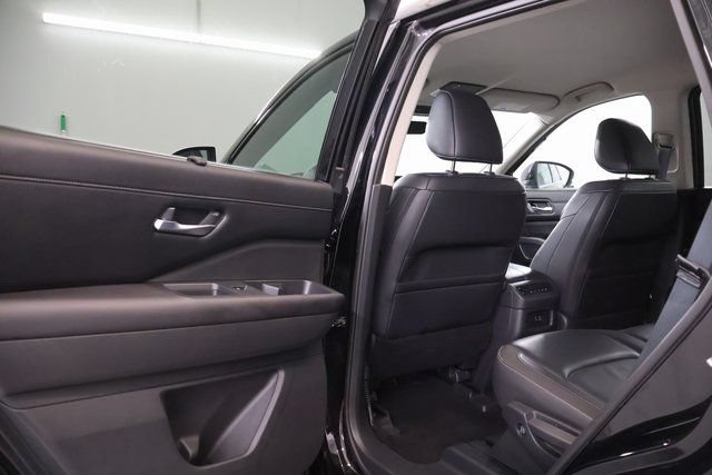 Used 2025 Nissan Pathfinder SL AWD/4WD image 27