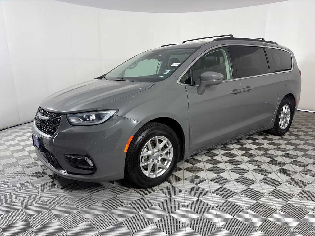 Used 2022 Chrysler Pacifica Touring-L FWD image 3