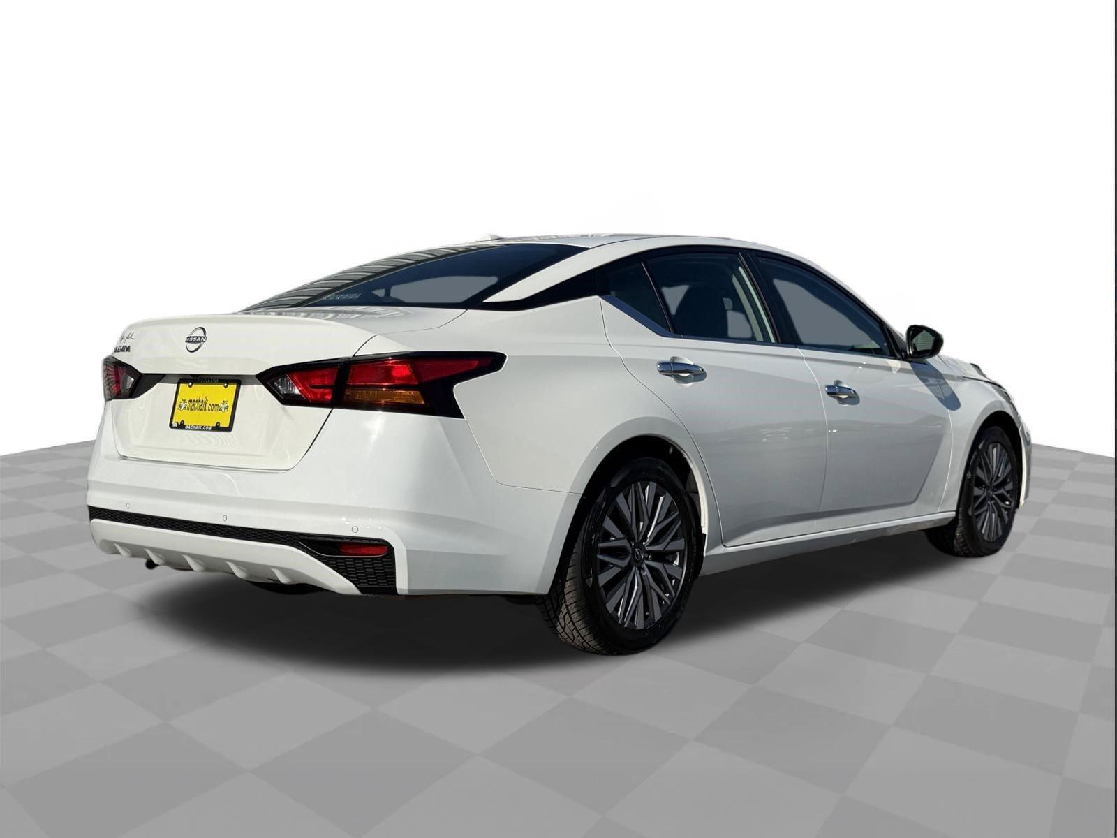Used 2025 Nissan Altima 2.5 SV FWD image 5