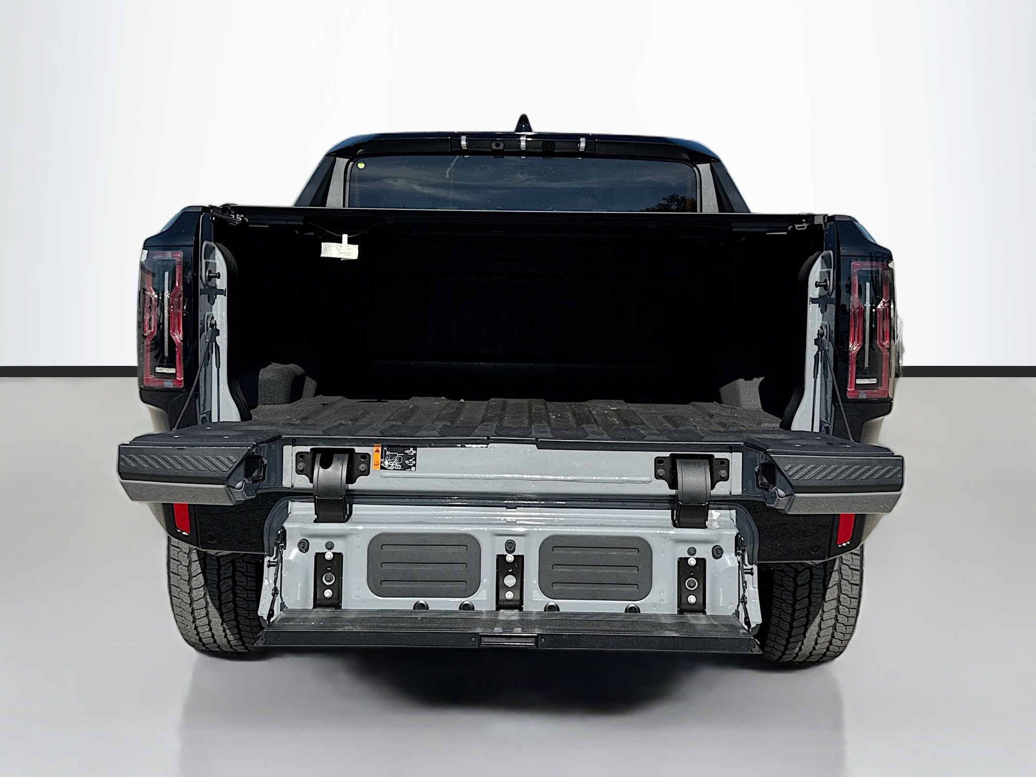 Used 2025 GMC Hummer EV 2X w/ LPO, Dark Essentials Package image 12