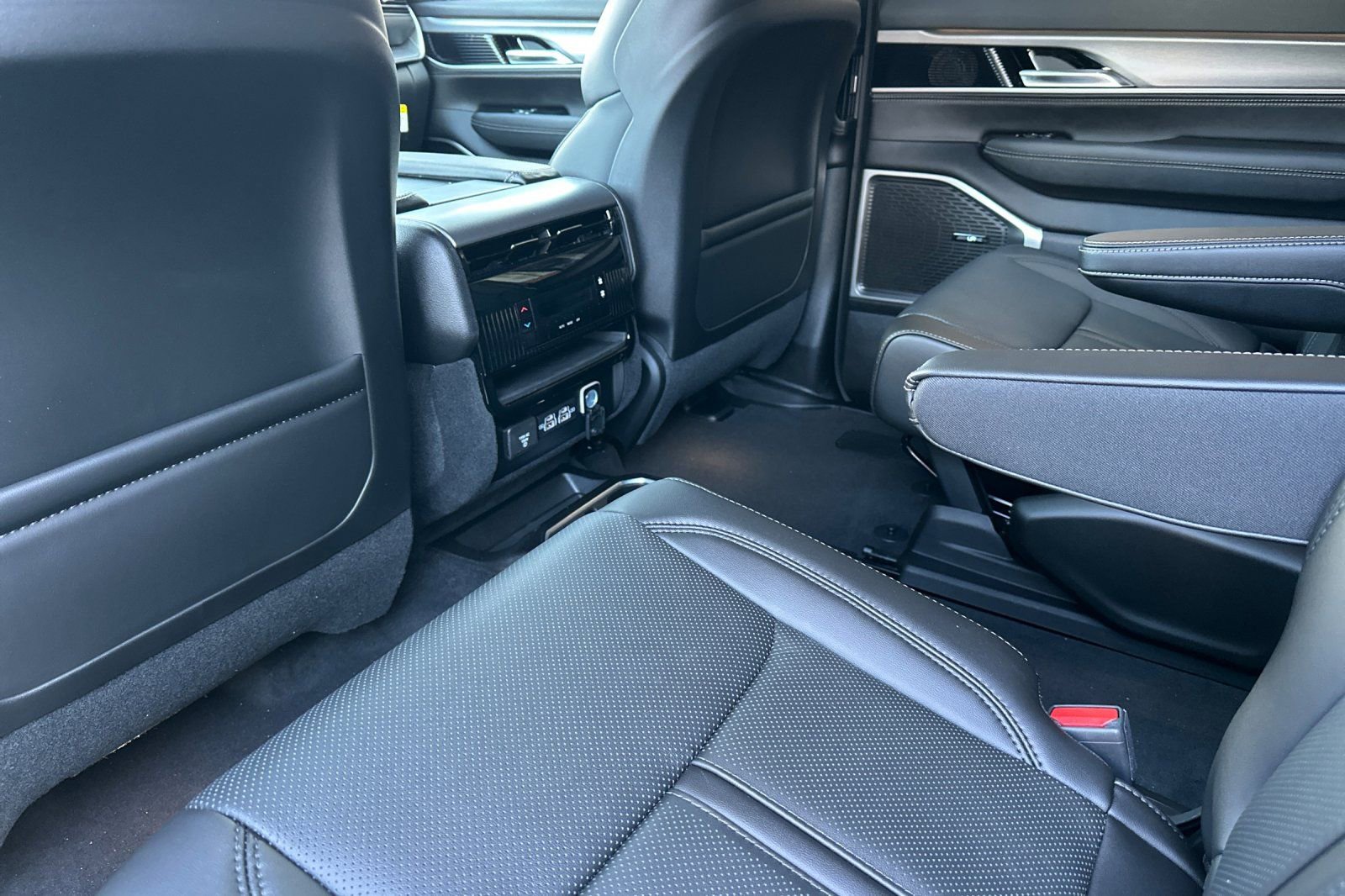 New 2026 Jeep Grand Wagoneer 4WD image 11