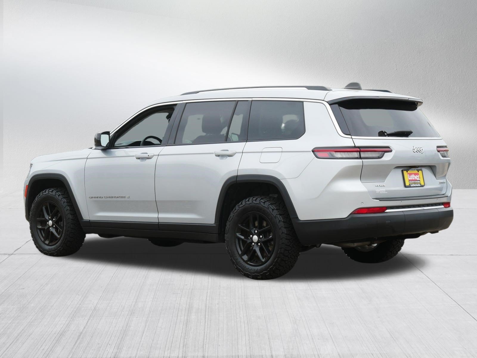 Used 2023 Jeep Grand Cherokee L Laredo AWD/4WD image 5