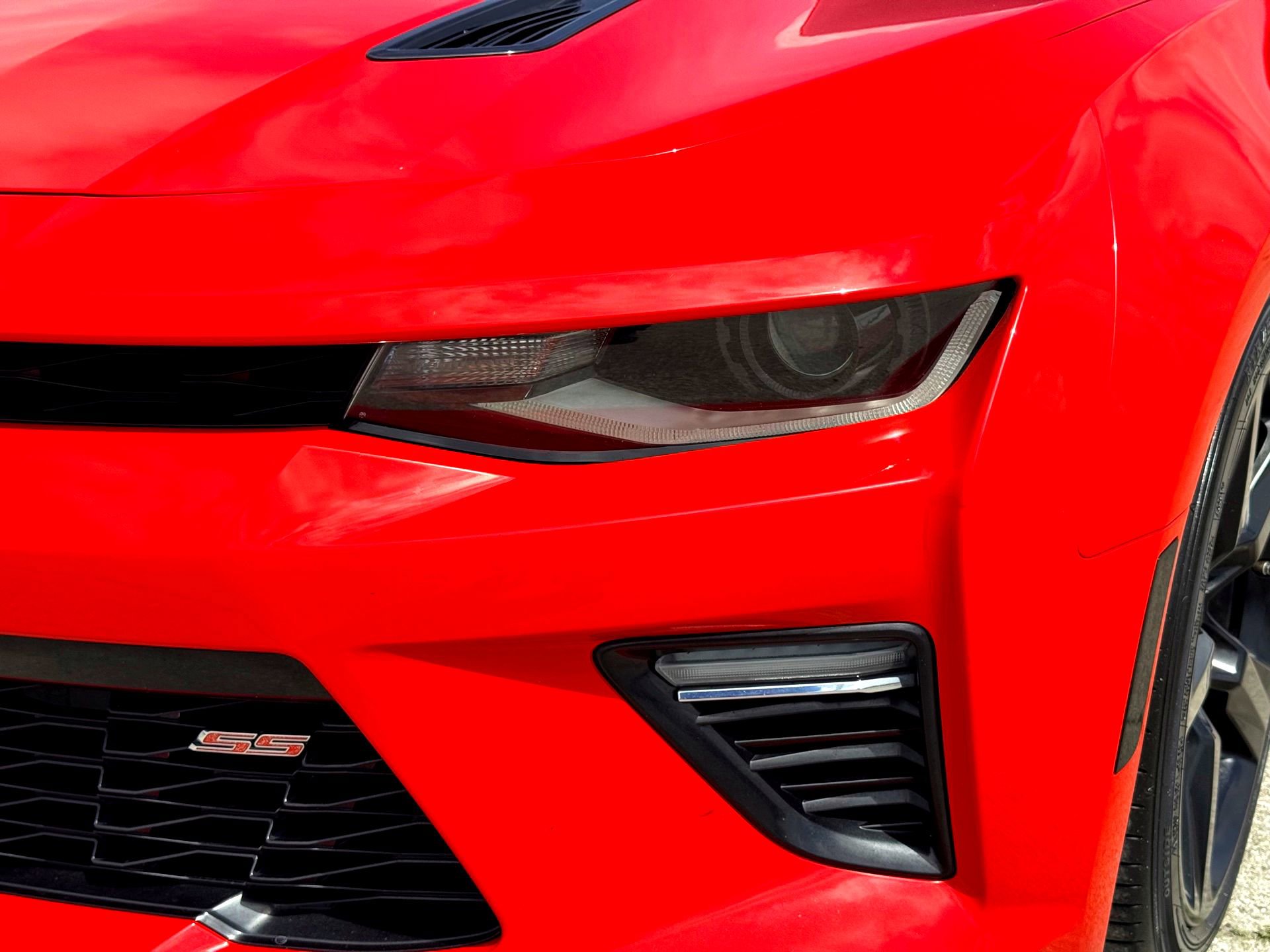 Used 2018 Chevrolet Camaro SS image 3