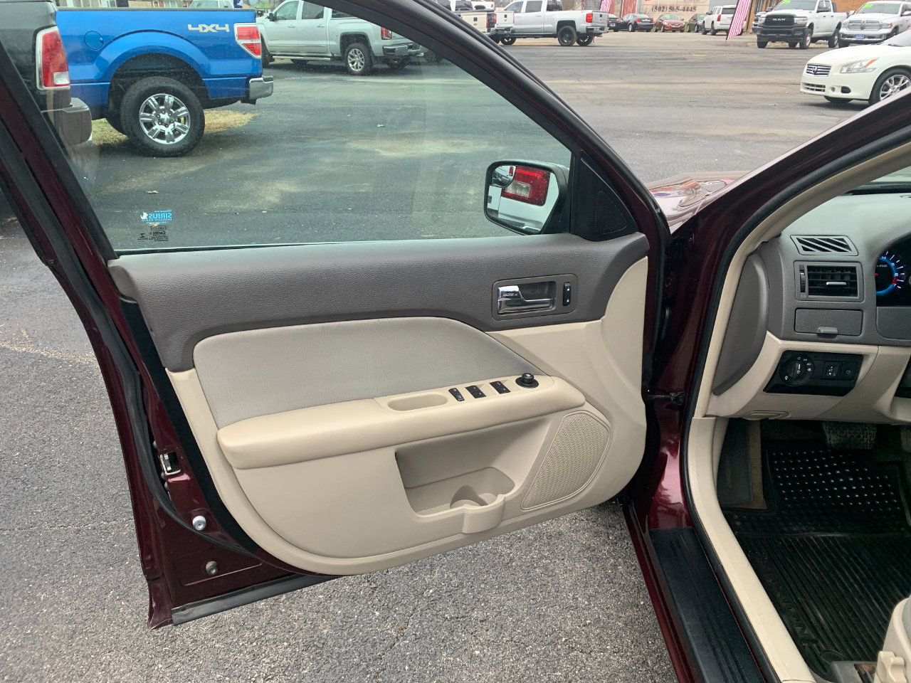 Used 2012 Ford Fusion SE image 9