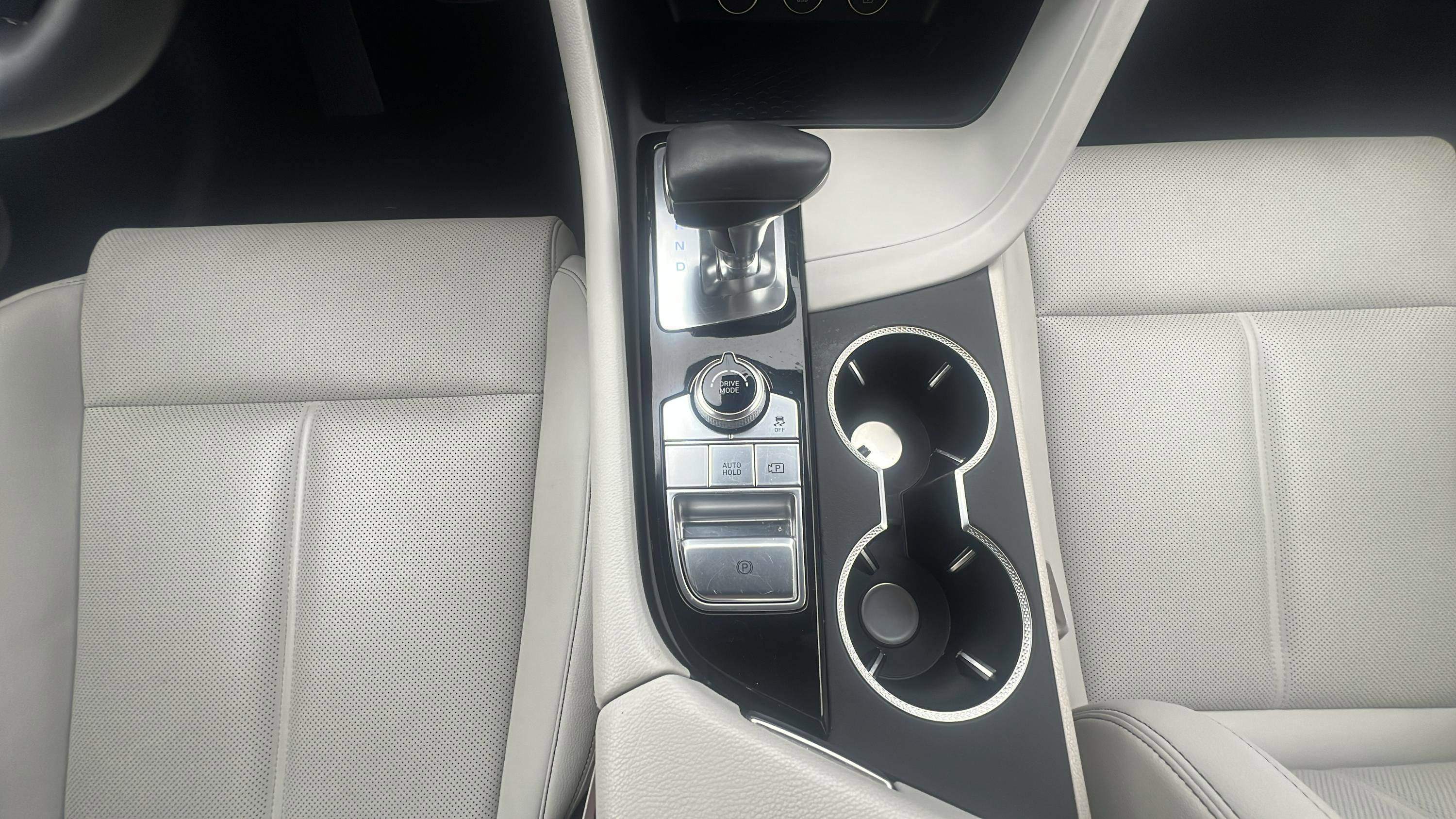 Used 2024 Genesis G70 2.5T image 16