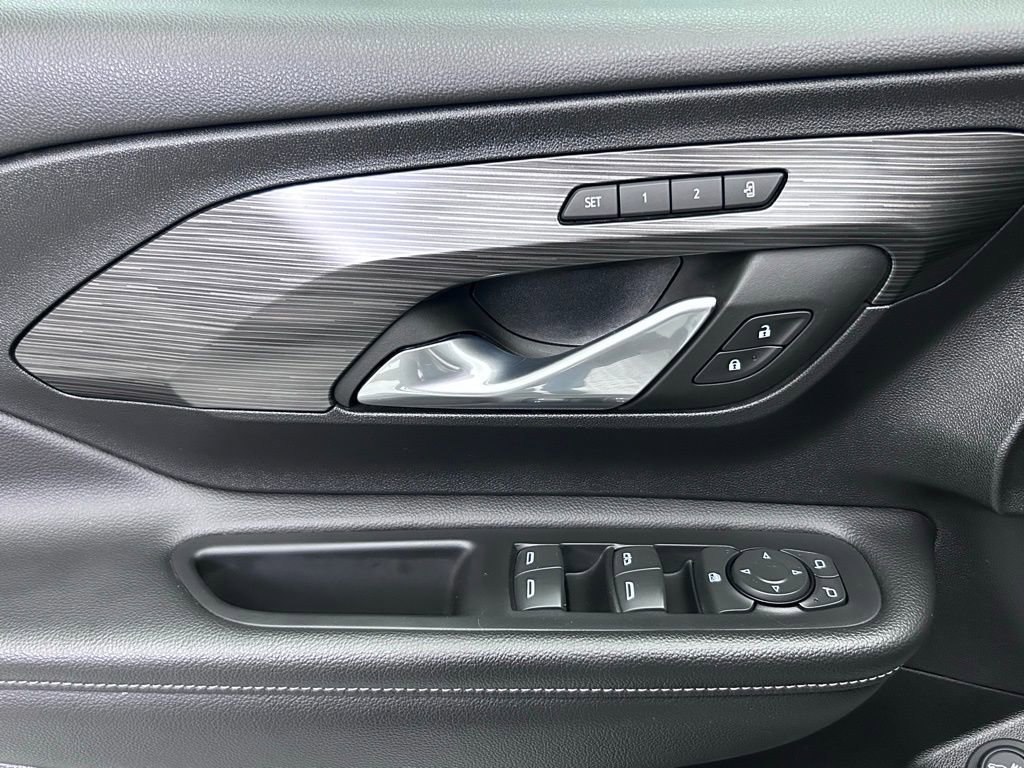 Used 2023 GMC Terrain SLT image 24