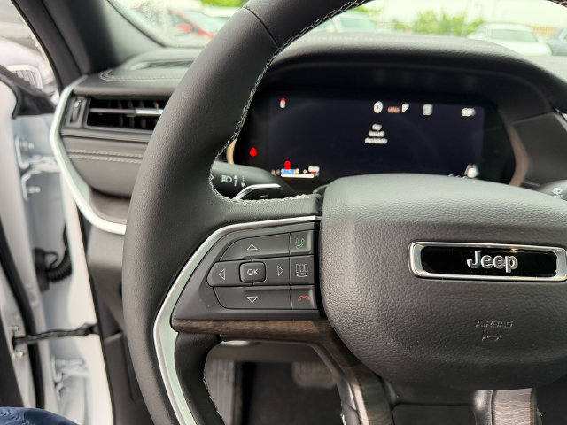 New 2026 Jeep Grand Cherokee Altitude AWD/4WD image 18