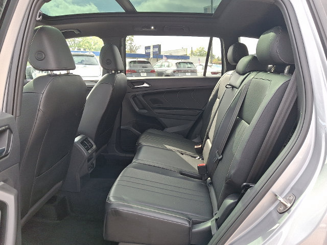 Used 2024 Volkswagen Tiguan SE R-Line AWD/4WD image 10