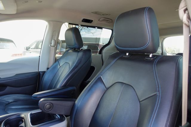 Used 2021 Chrysler Pacifica Touring-L image 22