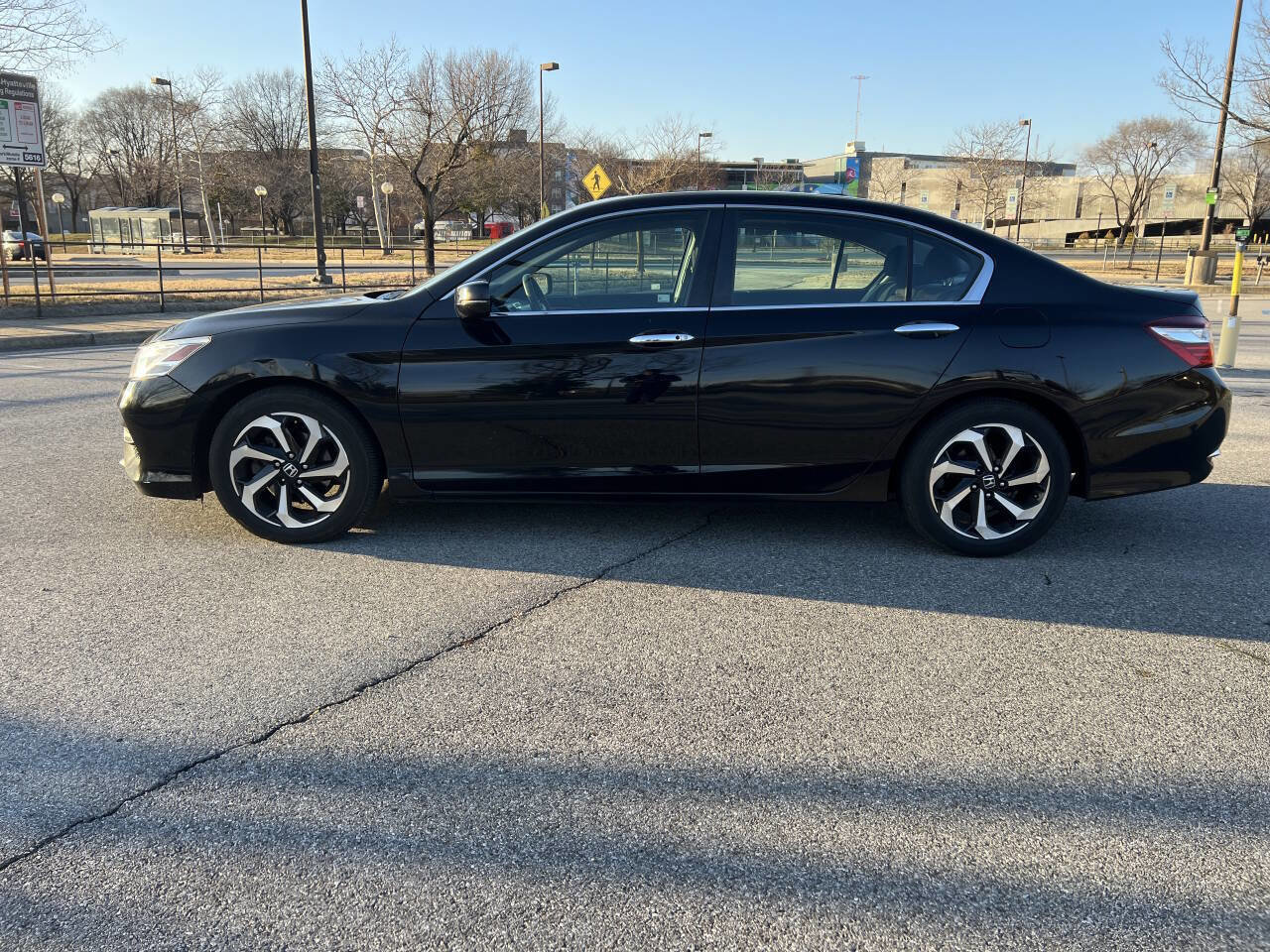 Used 2016 Honda Accord EX image 17