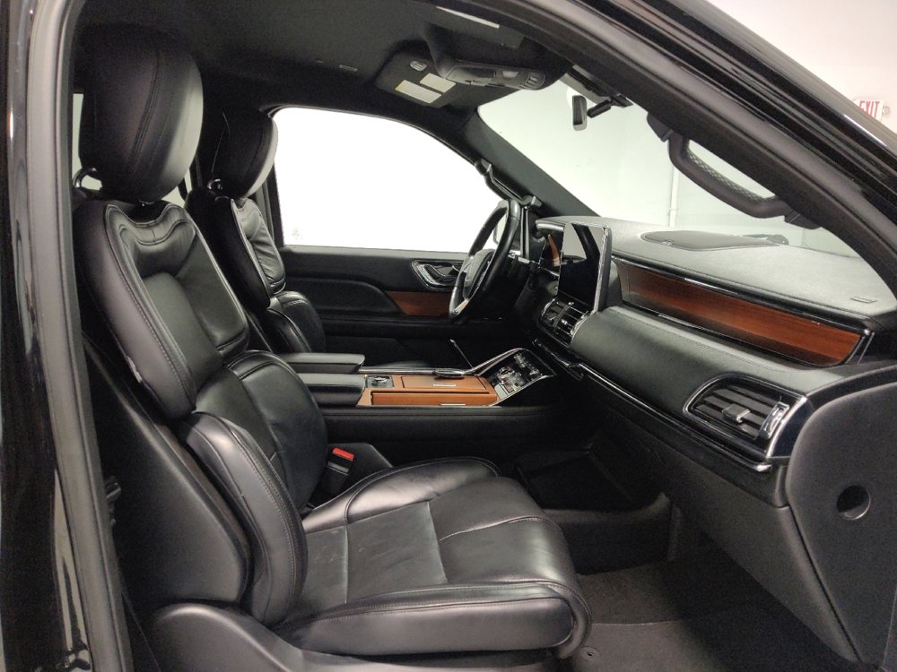 Used 2019 Lincoln Navigator Premiere image 21