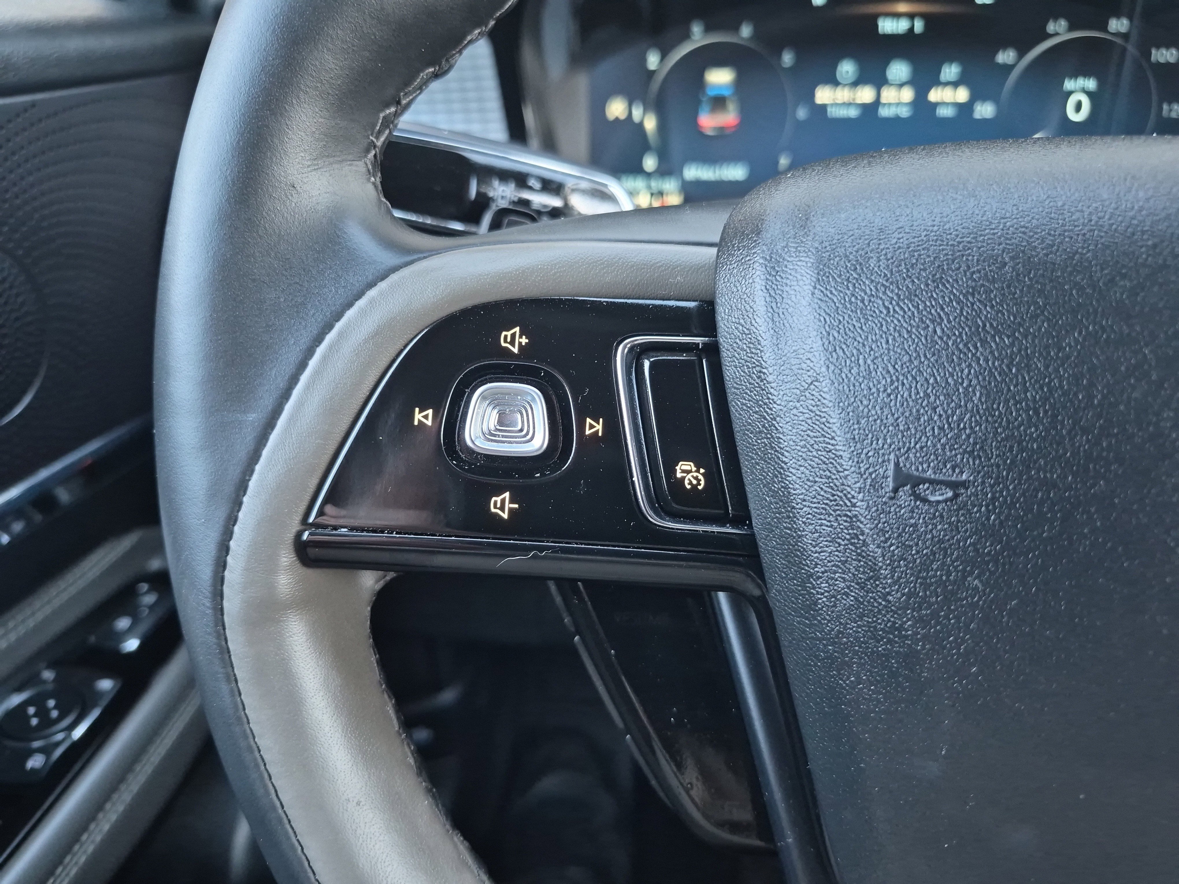 Used 2025 Lincoln Corsair Reserve w/ Towing Package image 25