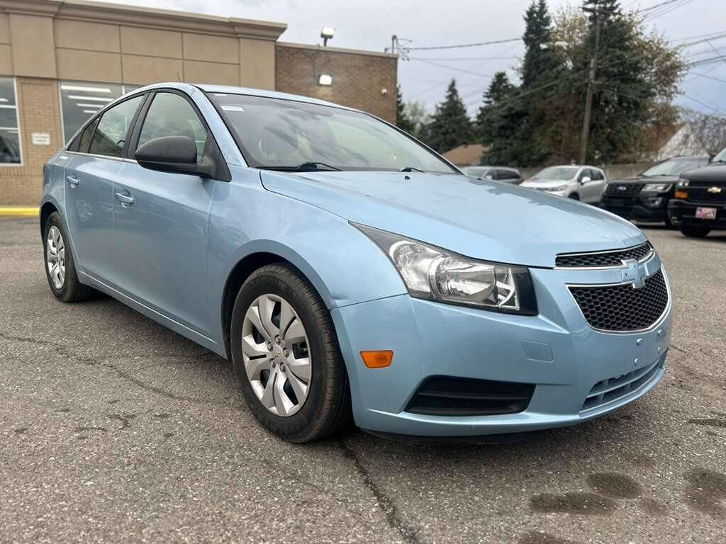 Used 2012 Chevrolet Cruze LS FWD image 3
