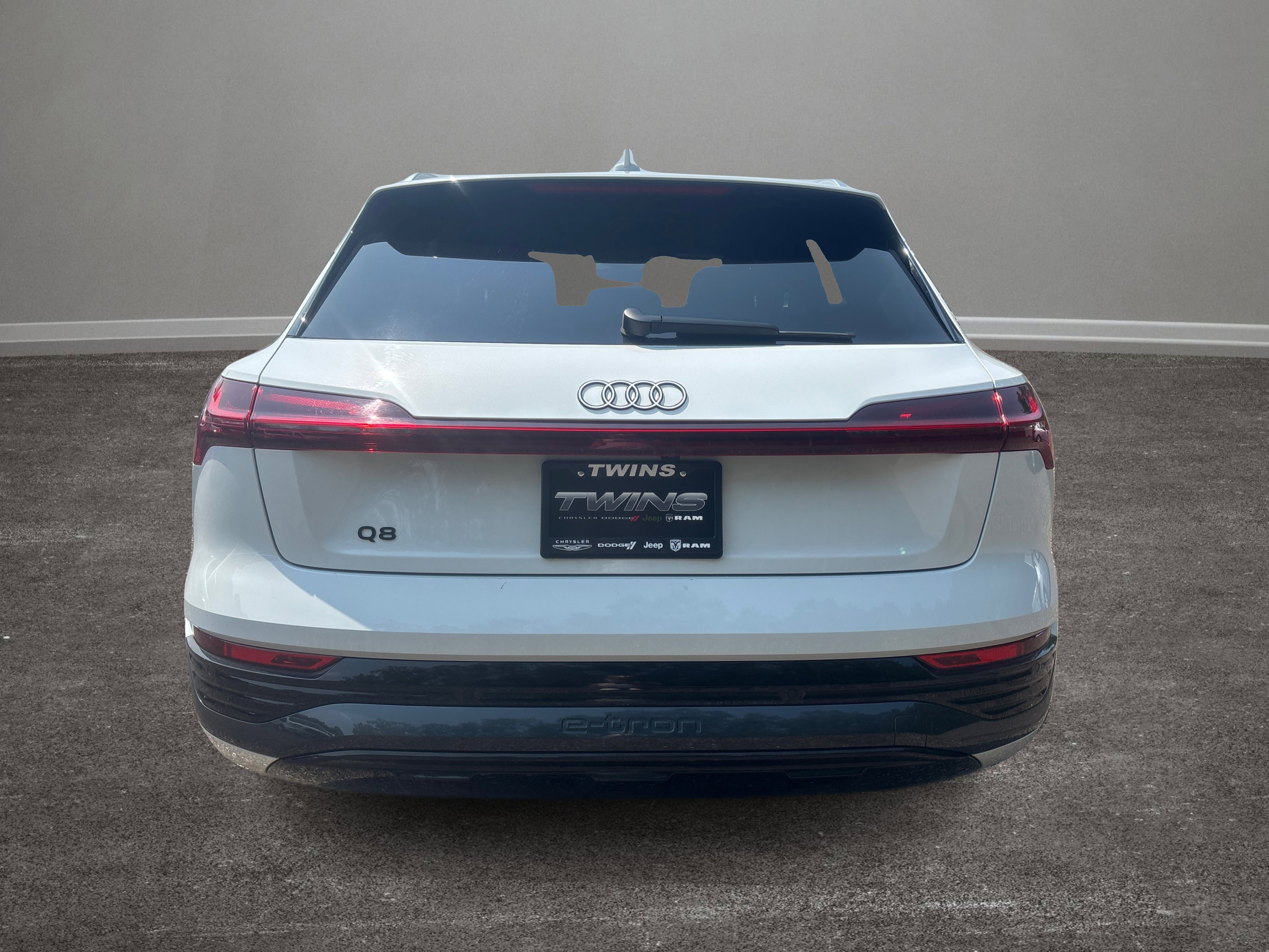 Used 2024 Audi Q8 e-tron Premium Plus w/ Premium Plus Package image 30