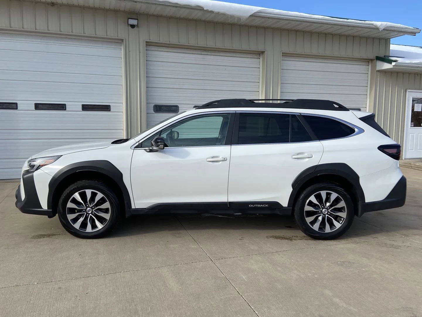 Used 2023 Subaru Outback Limited image 4